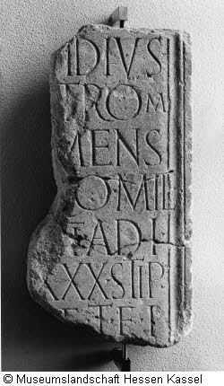 Grabstein eines Soldaten der legio I adiutrix Bild1